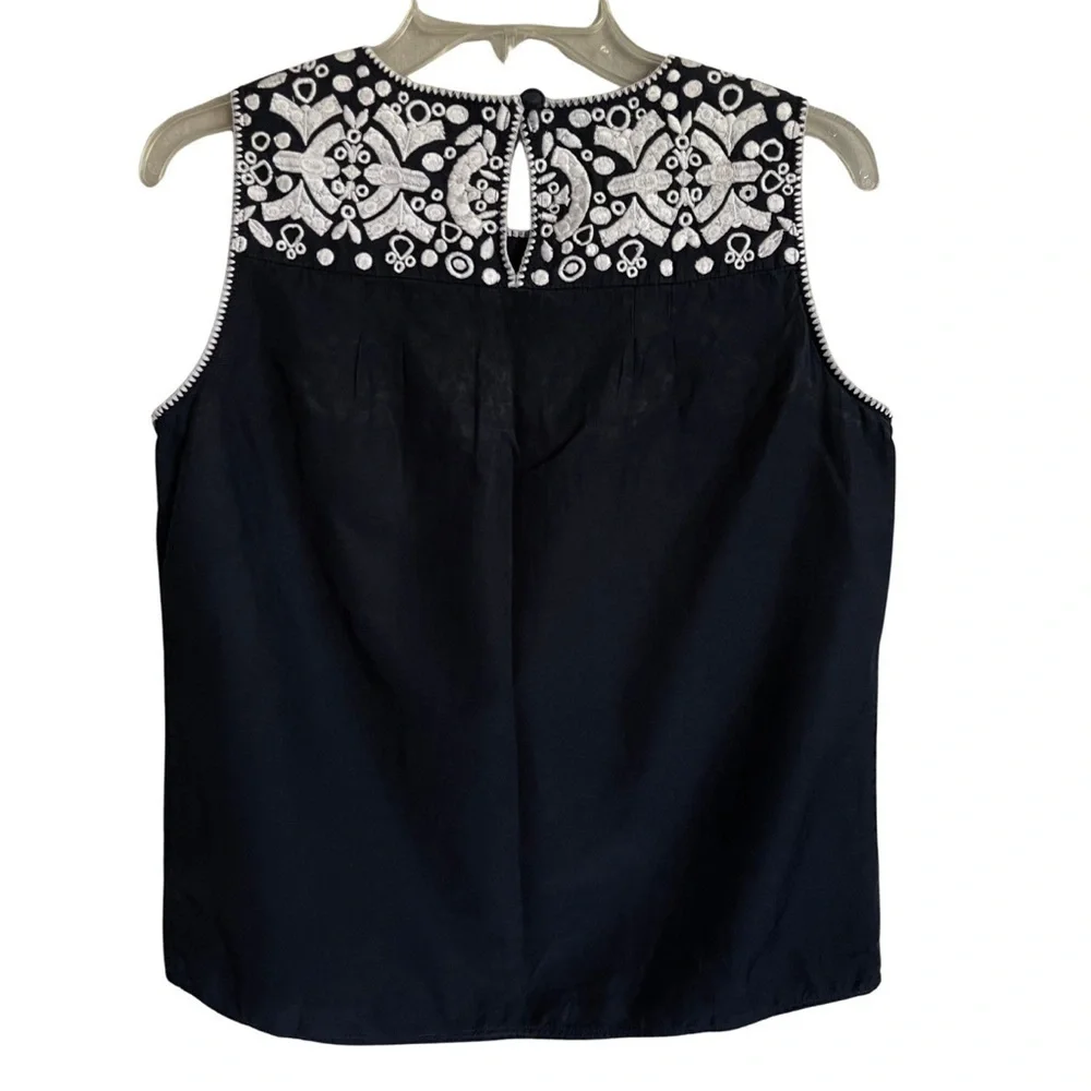 Banana Republic Embroidered Navy Blue Sleeveless Top Size M - Picture 2 of 6